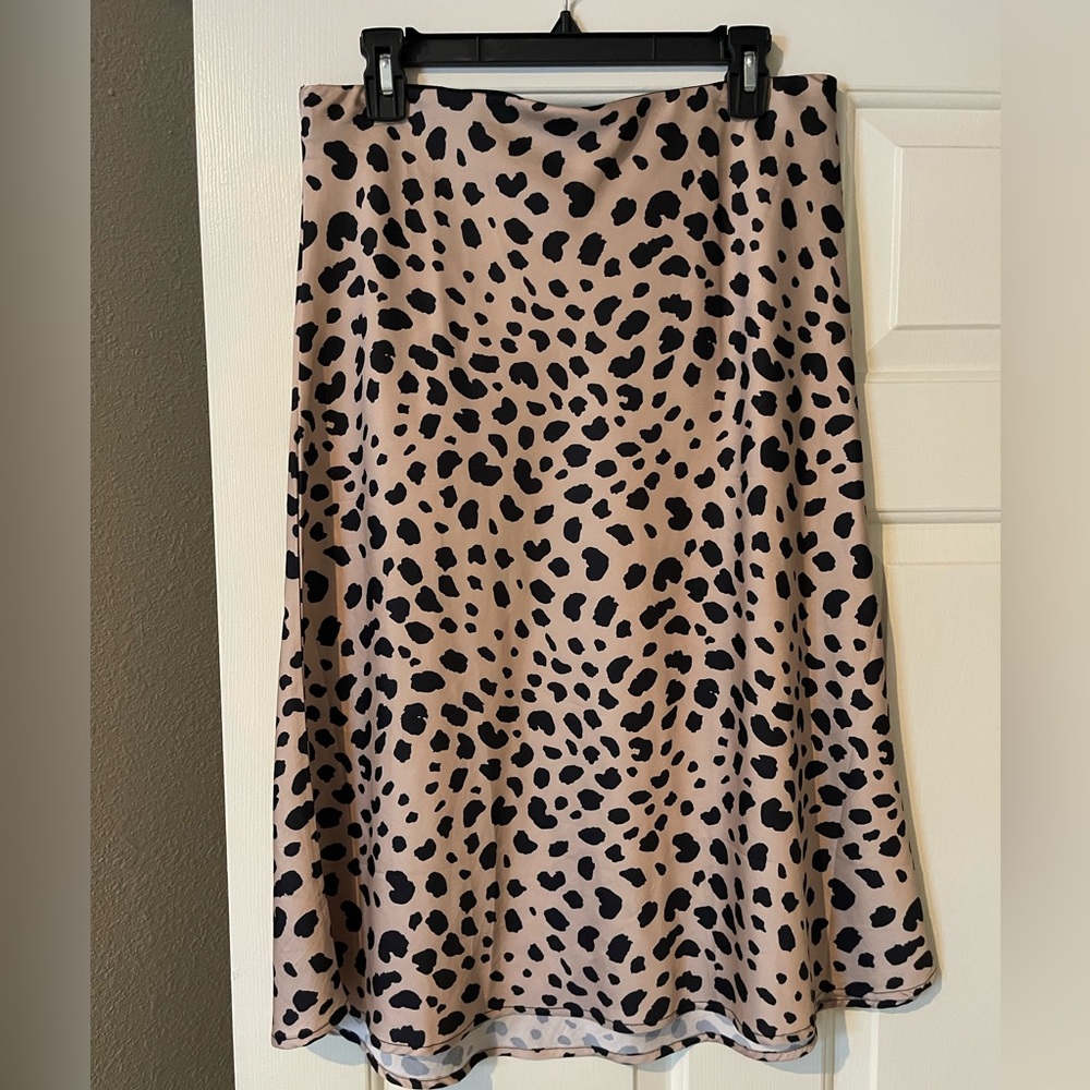 Satin cheetah print midi skirt size large from amazon. great condition